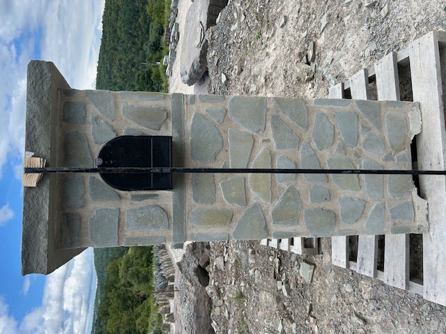 Lot 35: 1 Bluestone Mailbox, 2 Bluestone Driveway Pillars